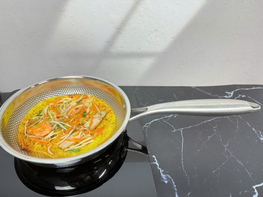 Nguyên nhân gây vệt ố vàng trên chảo inox