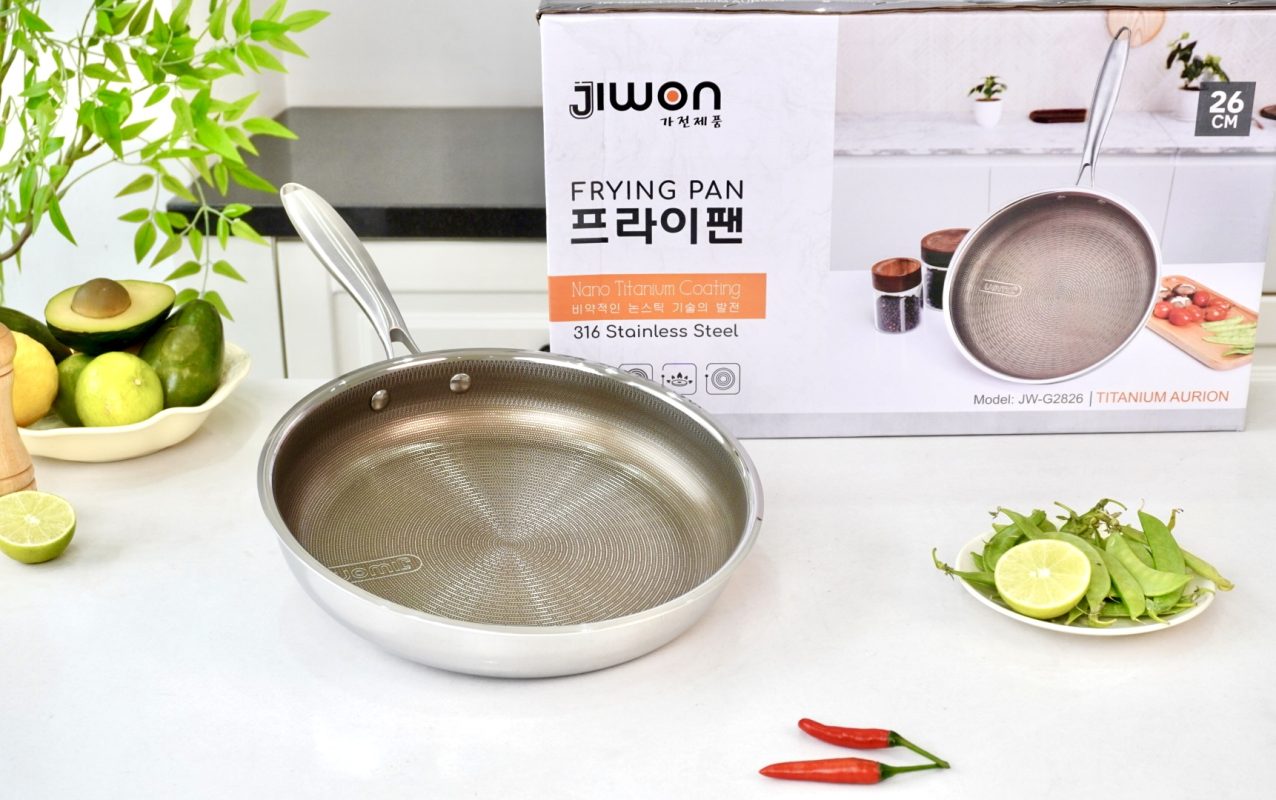 Chảo JIWON Nano Titanium – An toàn cho mọi gian bếp